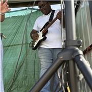 Initiation a la musique ( piano, guitare/basse) à domicile. Tout type d'âge mais préférence pour les enfants